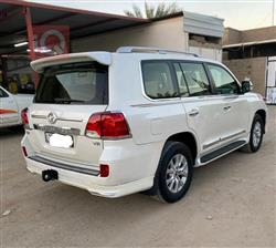 تۆیۆتا لاند کروزەر